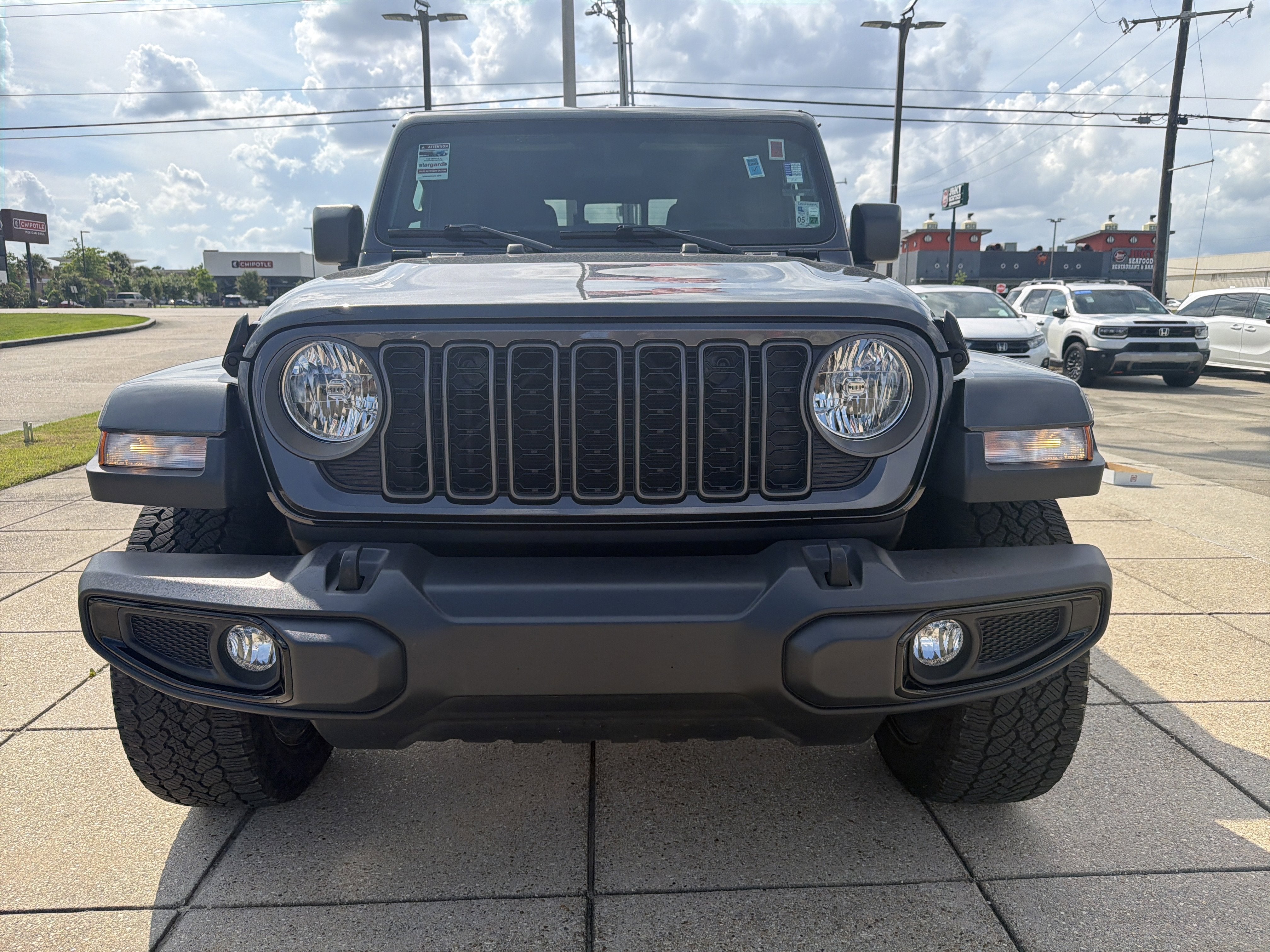 2024 Jeep Gladiator — side profile view