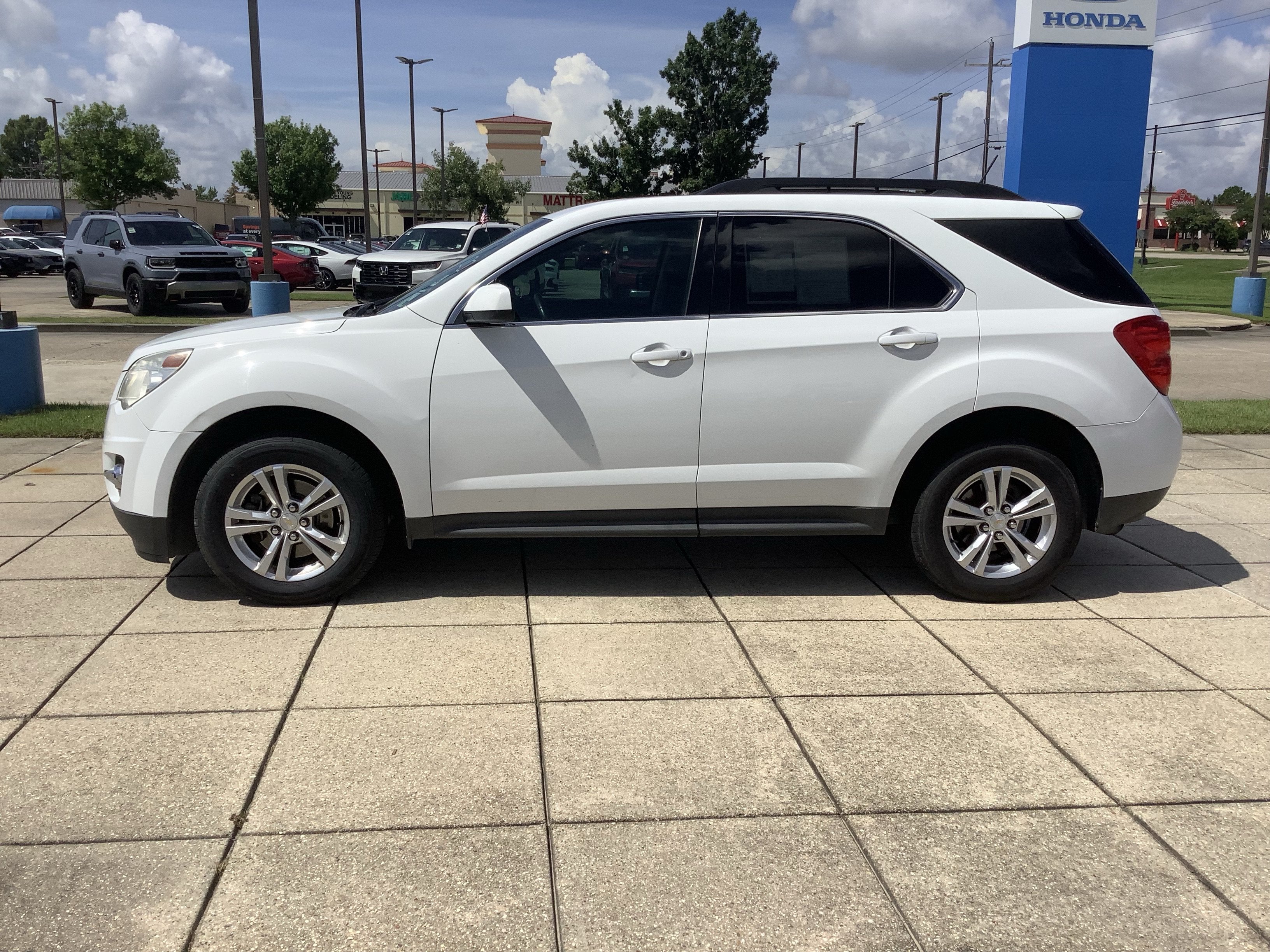 2015 Chevrolet Equinox — side profile view