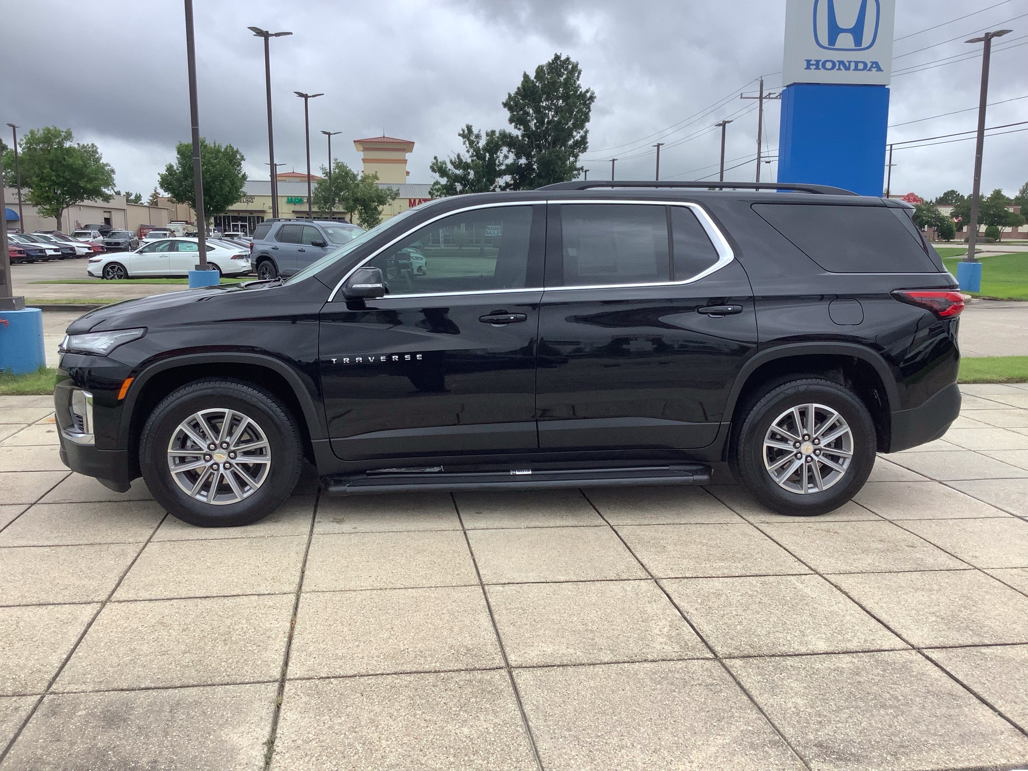 2022 Chevrolet Traverse — side profile view