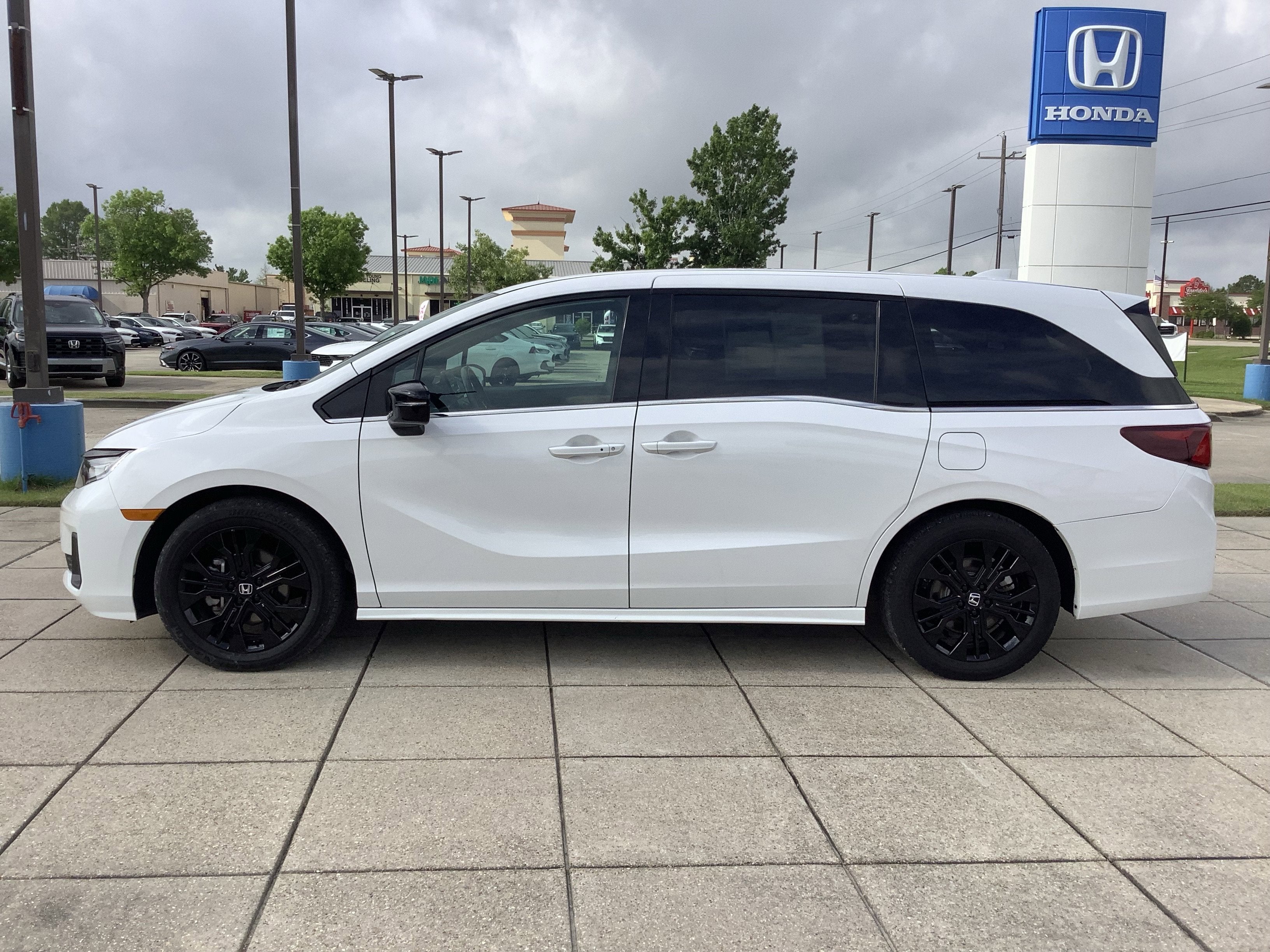 2025 Honda Odyssey — side profile view