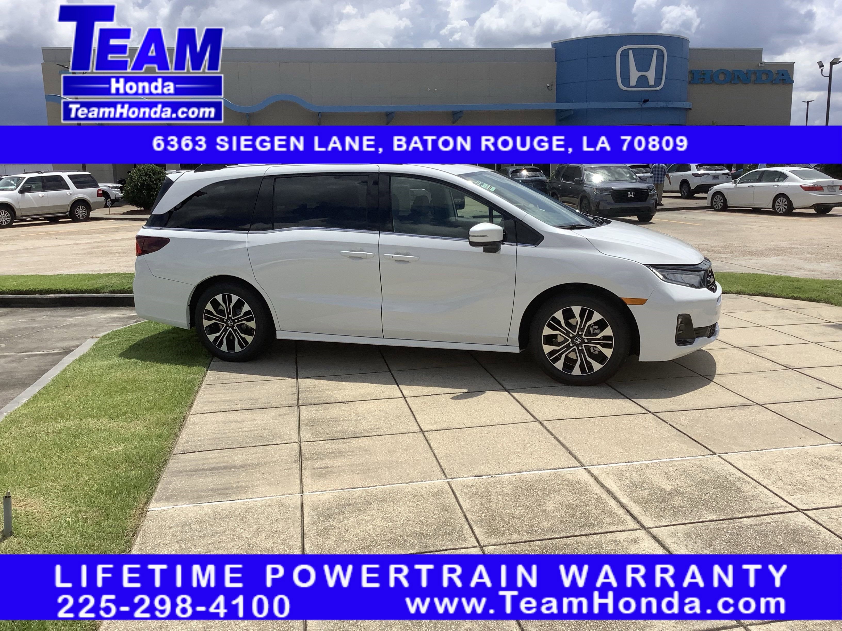 2026 Honda Odyssey Elite in Platinum White Pearl — front three-quarter view