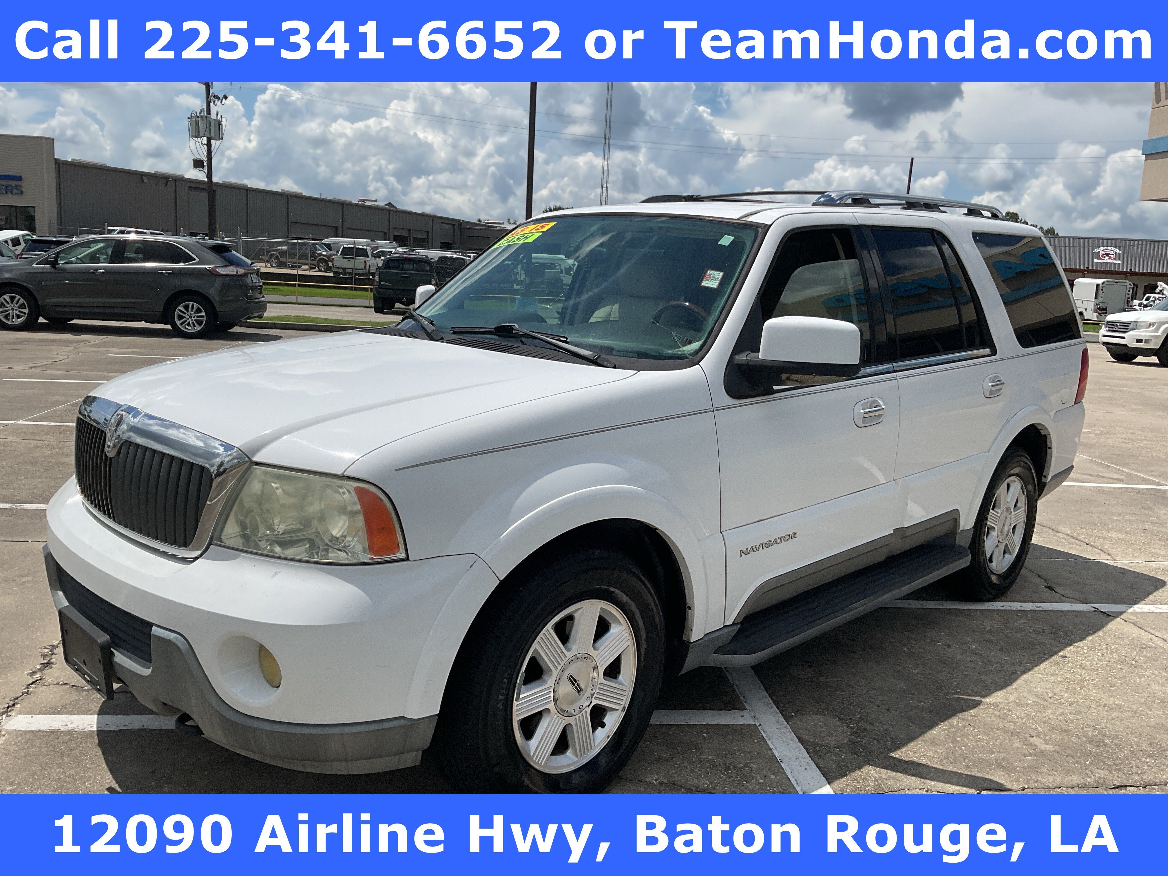 2003 Lincoln Navigator Luxury in Other — front three-quarter view