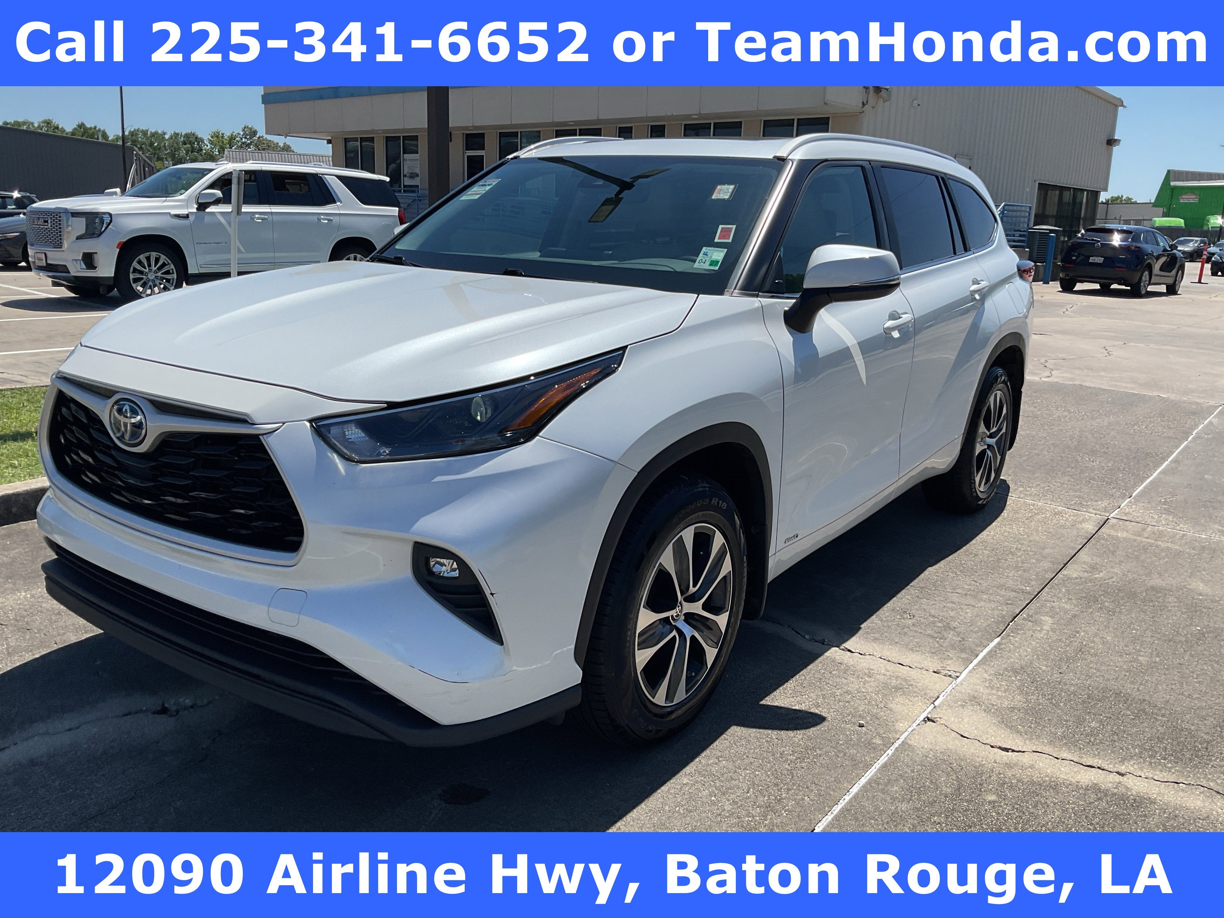 2023 Toyota Highlander Hybrid XLE in Wind Chill Pearl — front three-quarter view