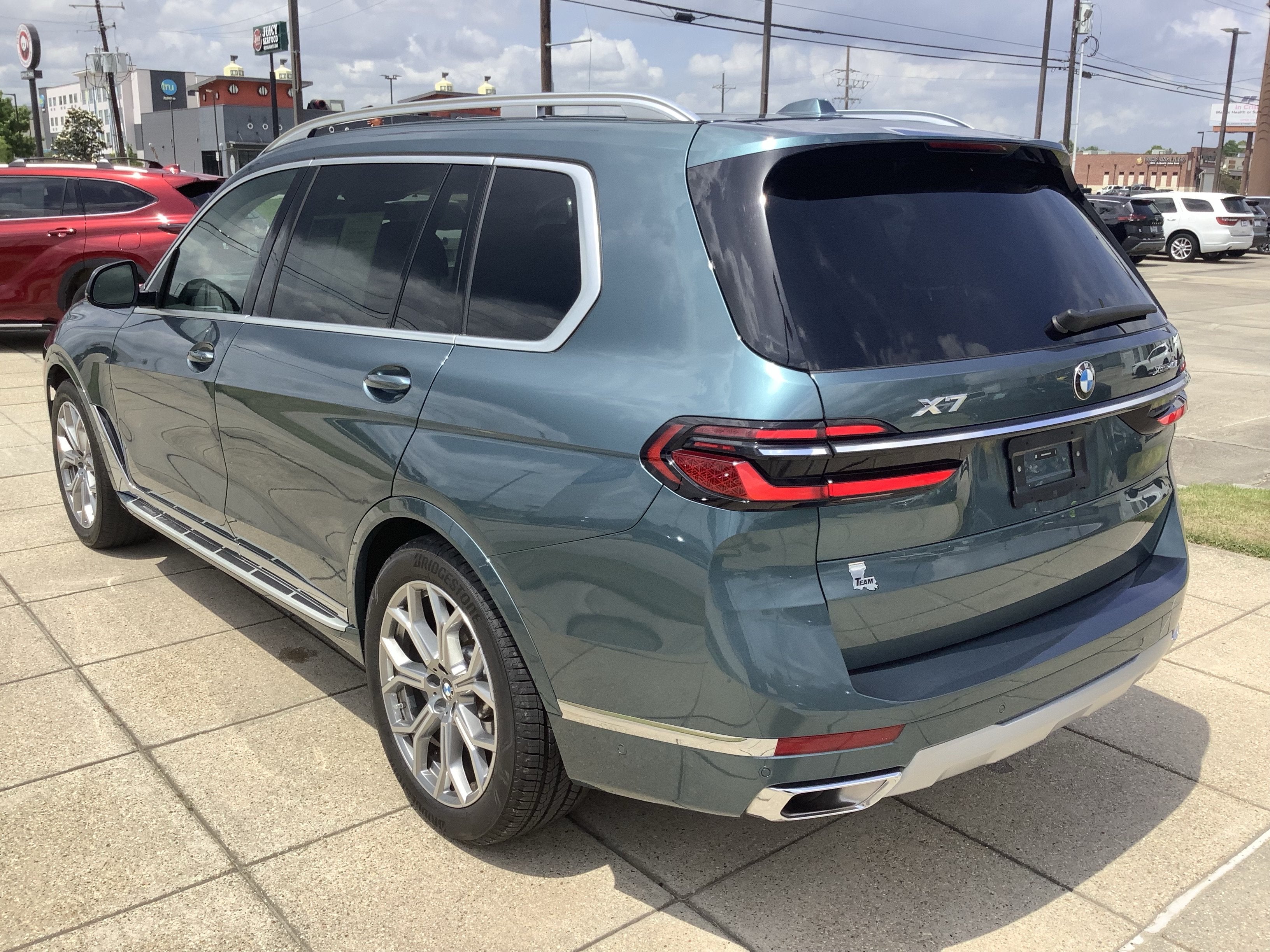 2025 BMW X7 — detail view
